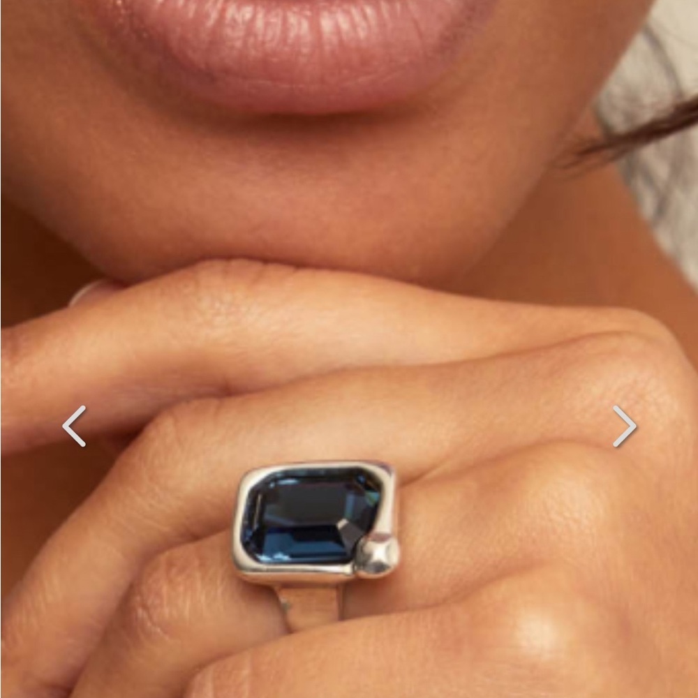 Silver plated ring with rectangular shape and blue crystal in the middle - Picture 2 of 5